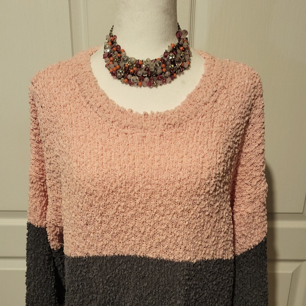 27: Sweater: NWOT Crewneck: p2p: 25in Length: 28in